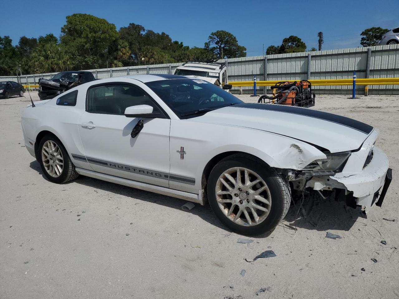 2014 Ford Mustang VIN 1ZVBP8AM9E5319568 Copart auction photo, front end / side damage thumbnail 4