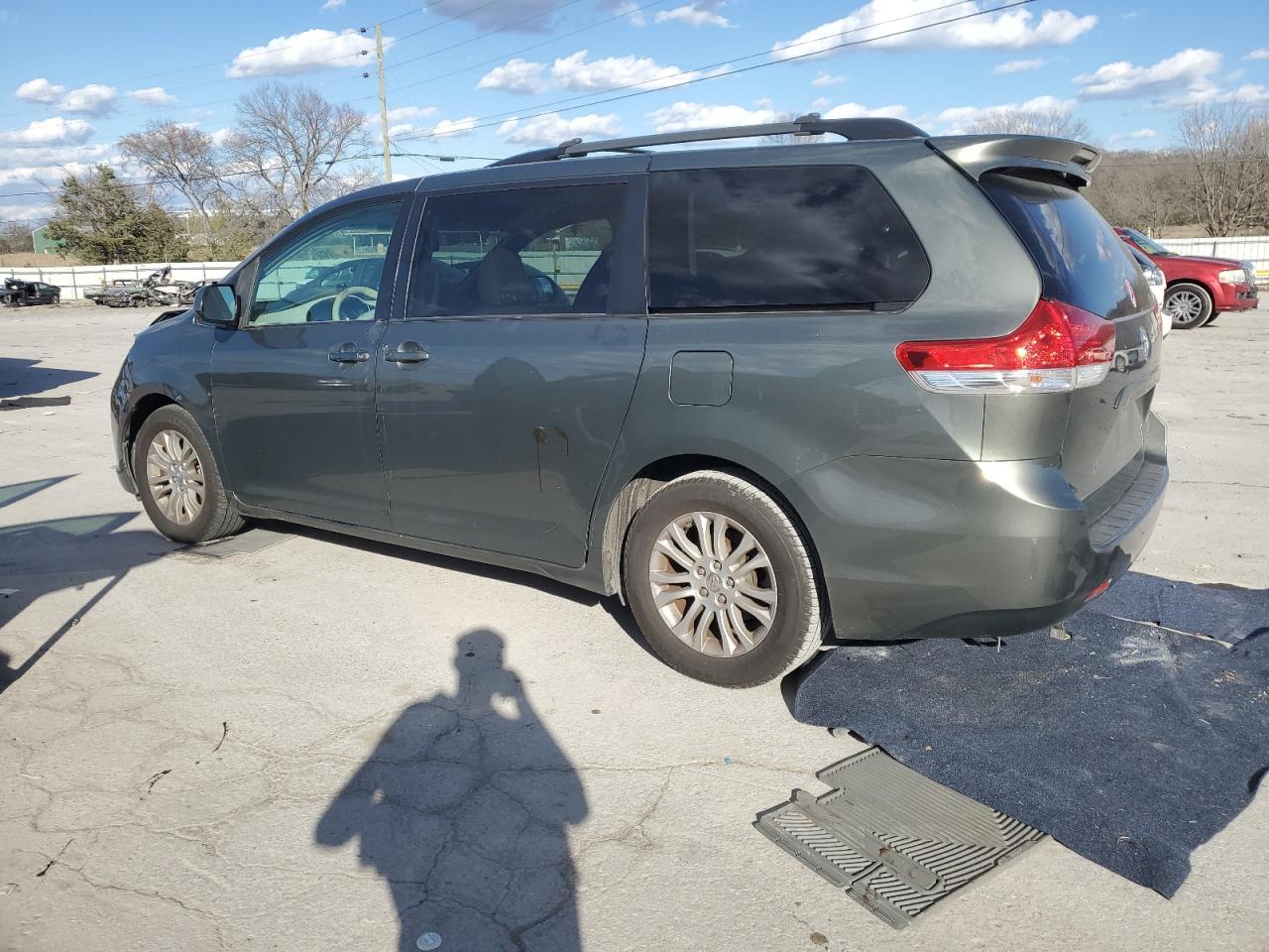 2014 Toyota Sienna VIN 5TDYK3DC8ES454570 Copart auction photo, front end damage thumbnail 2