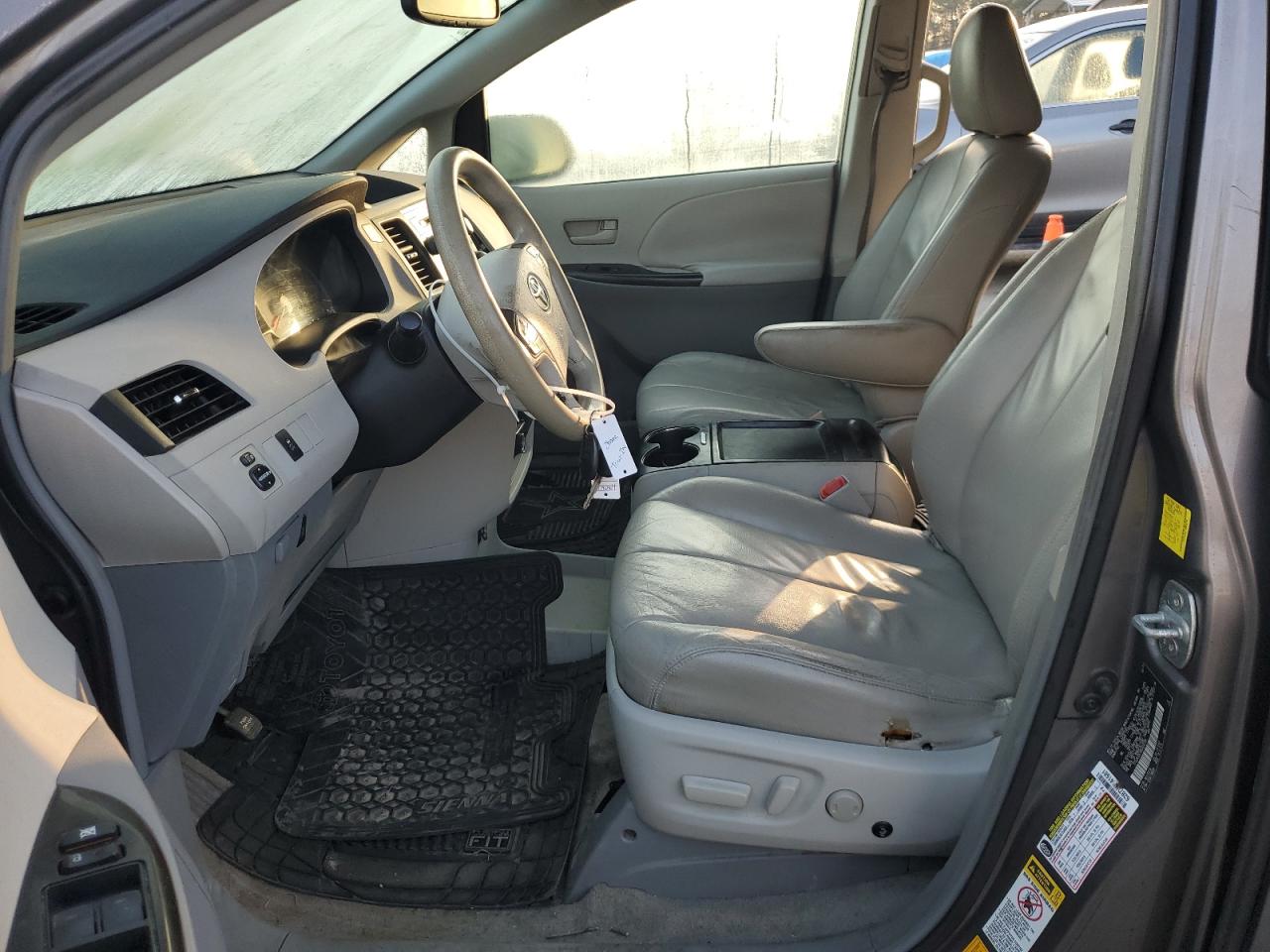 2011 Toyota Sienna VIN 5TDJK3DCXBS020759 Copart auction photo, front end damage thumbnail 7