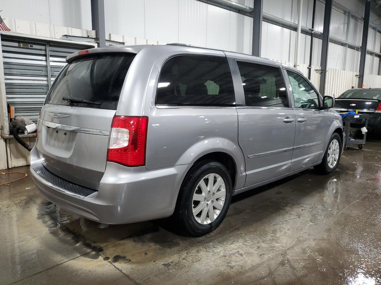 2015 Chrysler Town & Country VIN 2C4RC1BG4FR554316 Copart auction photo, front end damage thumbnail 3