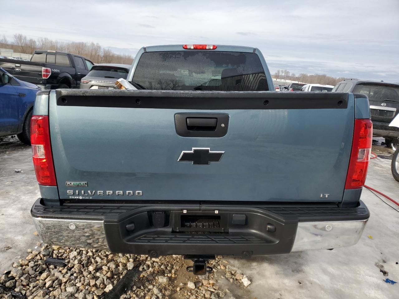 2011 Chevrolet Silverado VIN 1GCRKSE38BZ419826 Copart auction photo, side / front end damage thumbnail 6