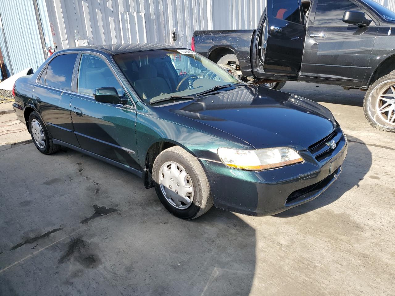 1998 Honda Accord VIN 1HGCG5642WA221491 Copart auction photo, minor dent/scratches damage thumbnail 4