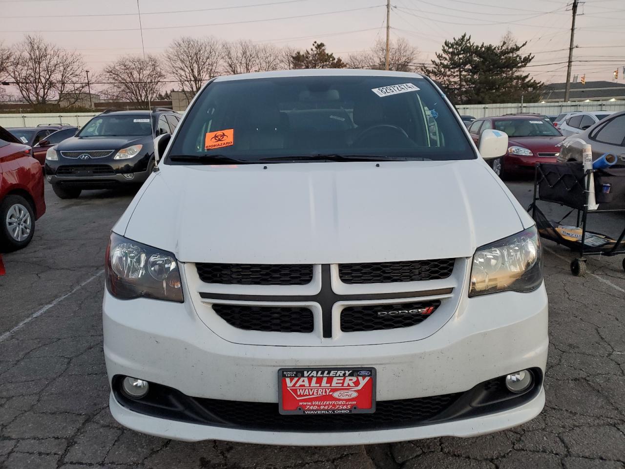 2019 Dodge Caravan VIN 2C4RDGEG3KR670919 Copart auction photo, side / front end damage thumbnail 5
