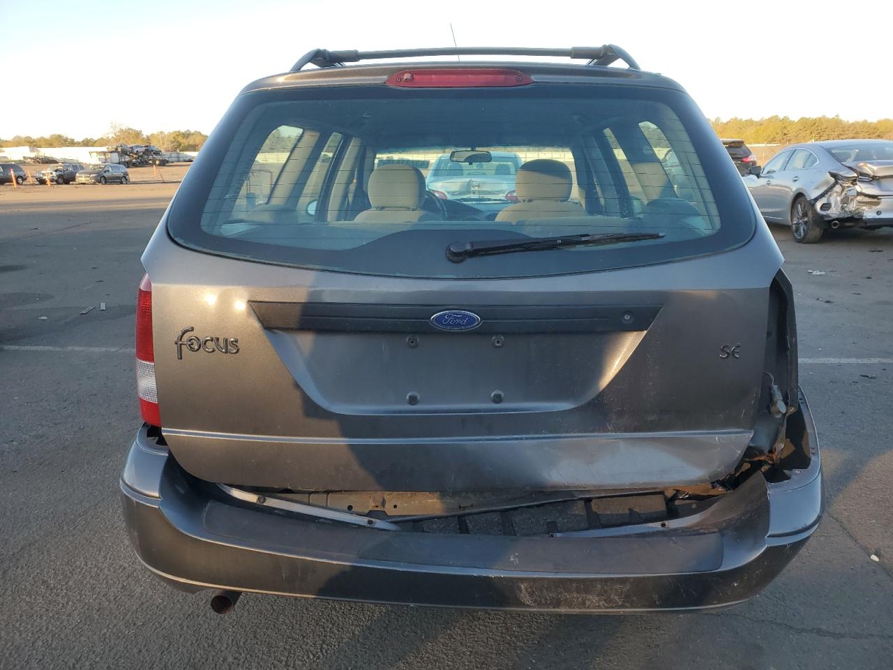 2002 Ford Focus VIN 1FAFP36372W290641 Copart auction photo, rear end / minor dent/scratches damage thumbnail 6