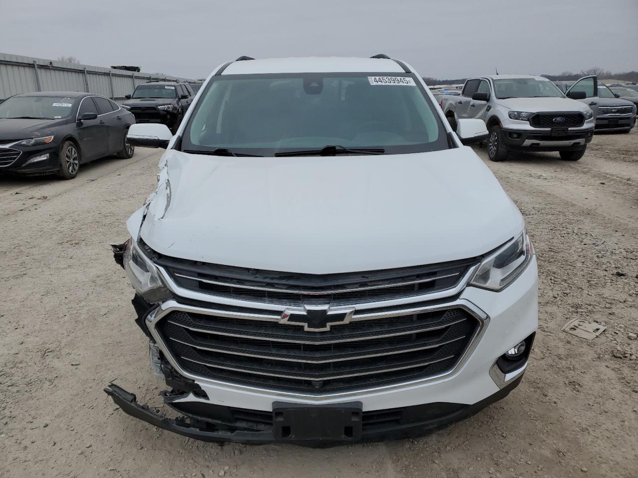 2021 Chevrolet Traverse VIN 1GNEVHKW5MJ202637 Copart auction photo, side / front end damage thumbnail 5