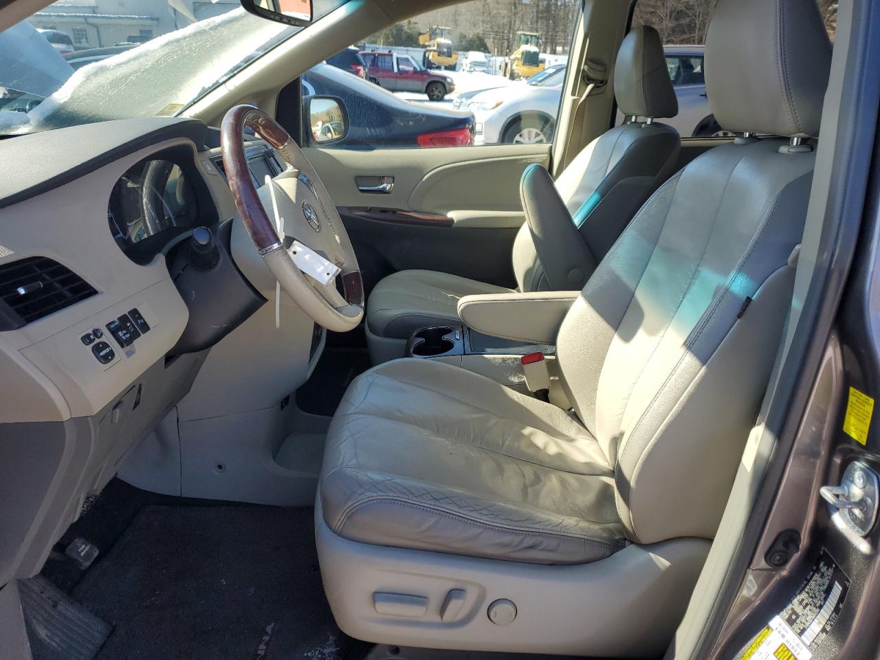 2011 Toyota Sienna VIN 5TDDK3DC7BS002989 Copart auction photo, rear end damage thumbnail 7
