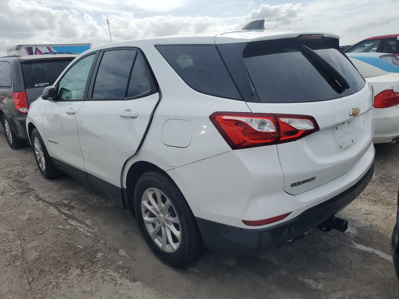 2020 Chevrolet Equinox VIN 3GNAXHEVXLS564245 Copart auction photo, water/flood damage thumbnail 2