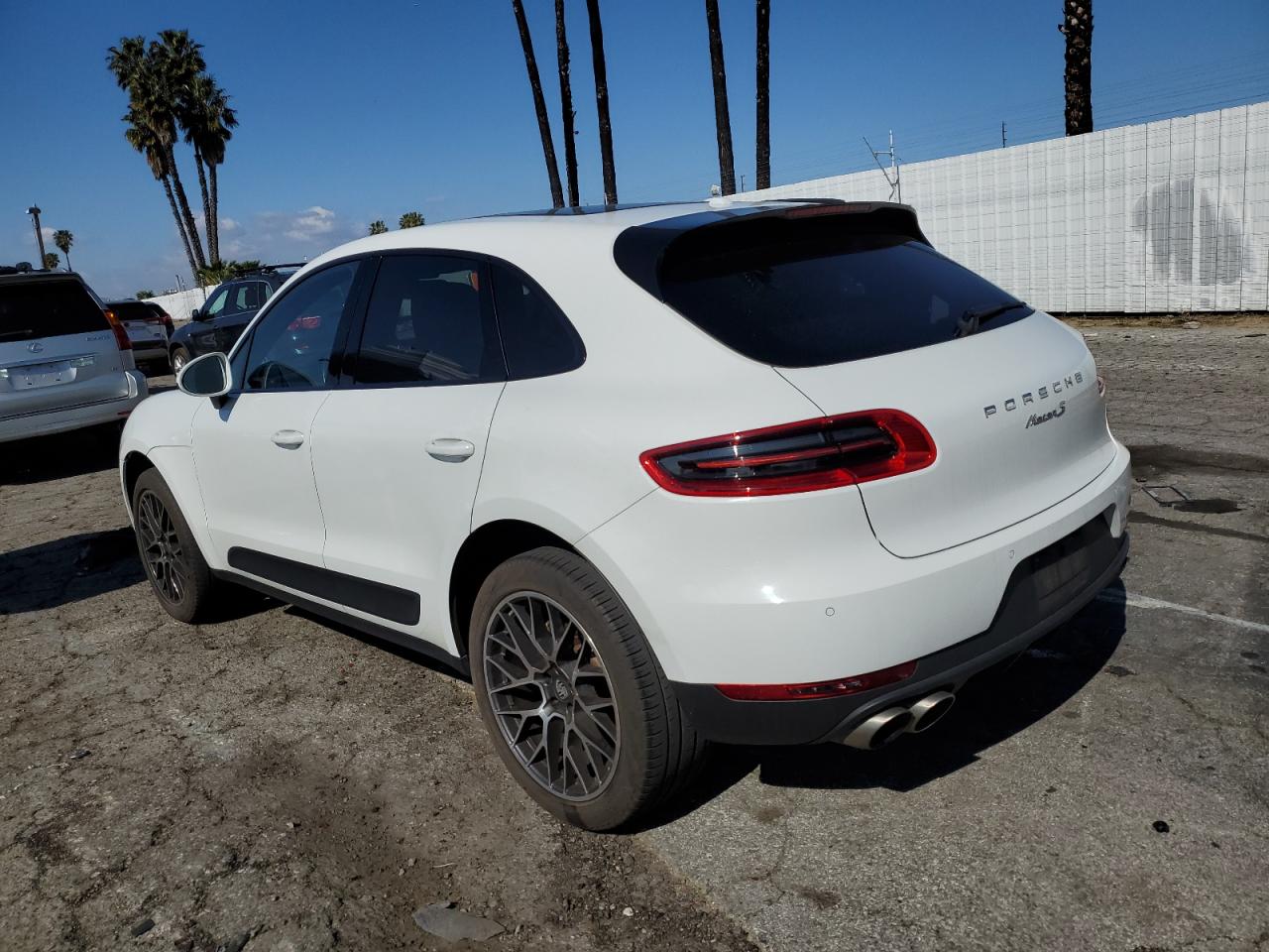 2018 Porsche Macan VIN WP1AB2A50JLB35241 Copart auction photo, normal wear / burn damage thumbnail 2