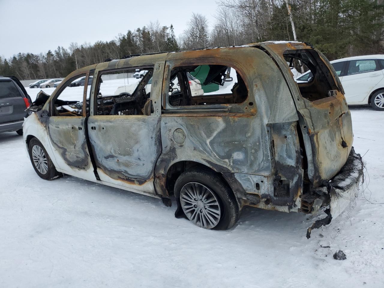 2014 Chrysler Town & Country VIN 2C4RC1CG4ER205170 Copart auction photo, burn / front end damage thumbnail 2