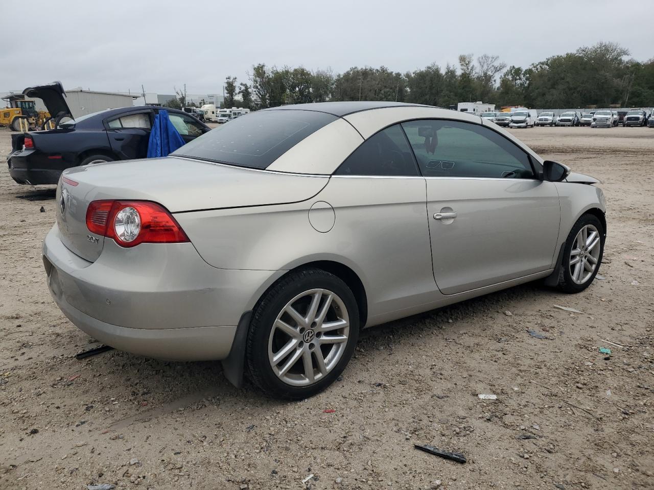 2010 Volkswagen Eos VIN WVWFA7AH9AV013371 Copart auction photo, front end damage thumbnail 3