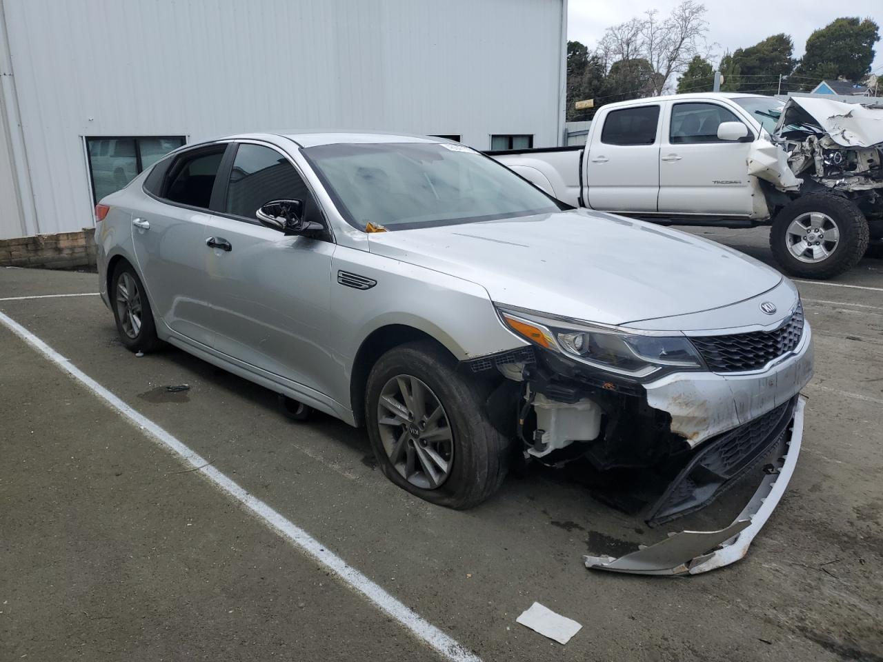 2019 KIA Optima VIN 5XXGT4L33KG297222 Copart auction photo, vandalism / all over damage thumbnail 4