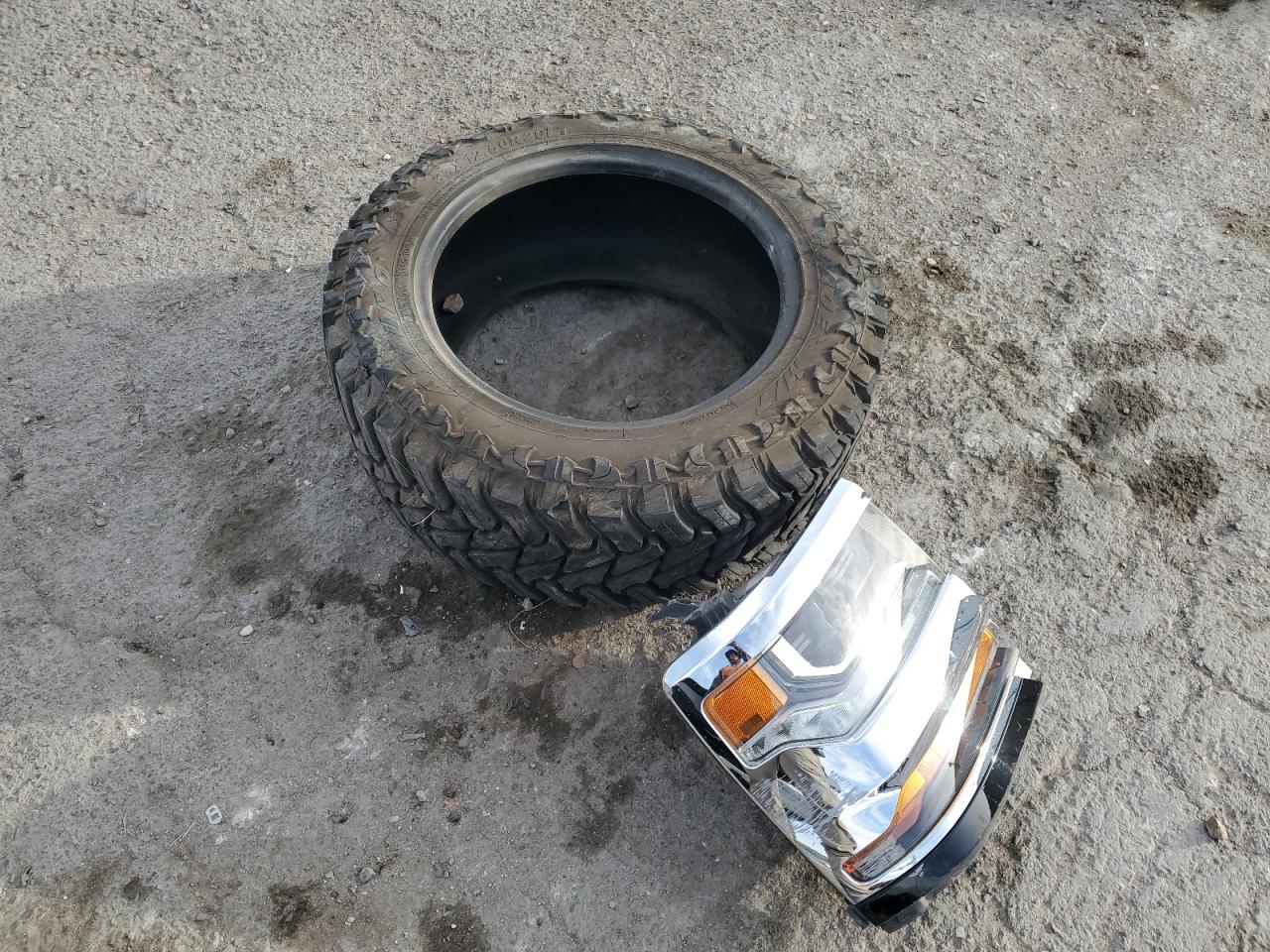 2019 Chevrolet Silverado VIN 2GCRCPEC0K1105123 Copart auction photo, side / front end damage thumbnail 12