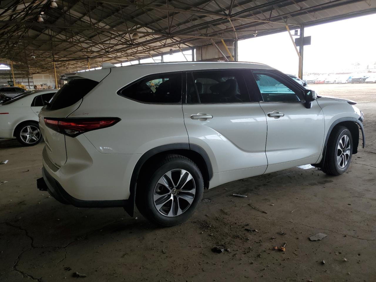 2020 Toyota Highlander VIN 5TDGZRBH3LS522022 Copart auction photo, front end / minor dent/scratches damage thumbnail 3