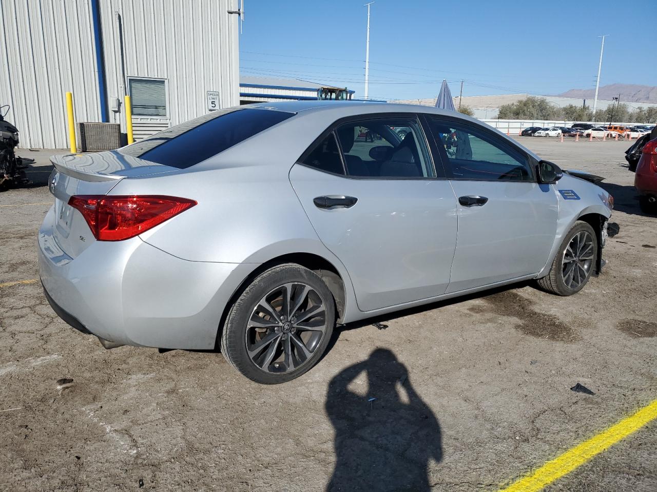 2018 Toyota Corolla VIN 5YFBURHEXJP801432 Copart auction photo, front end / rear end damage thumbnail 3