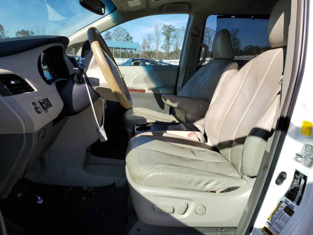 2011 Toyota Sienna VIN 5TDYK3DC2BS121597 Copart auction photo, front end / rear end damage thumbnail 7