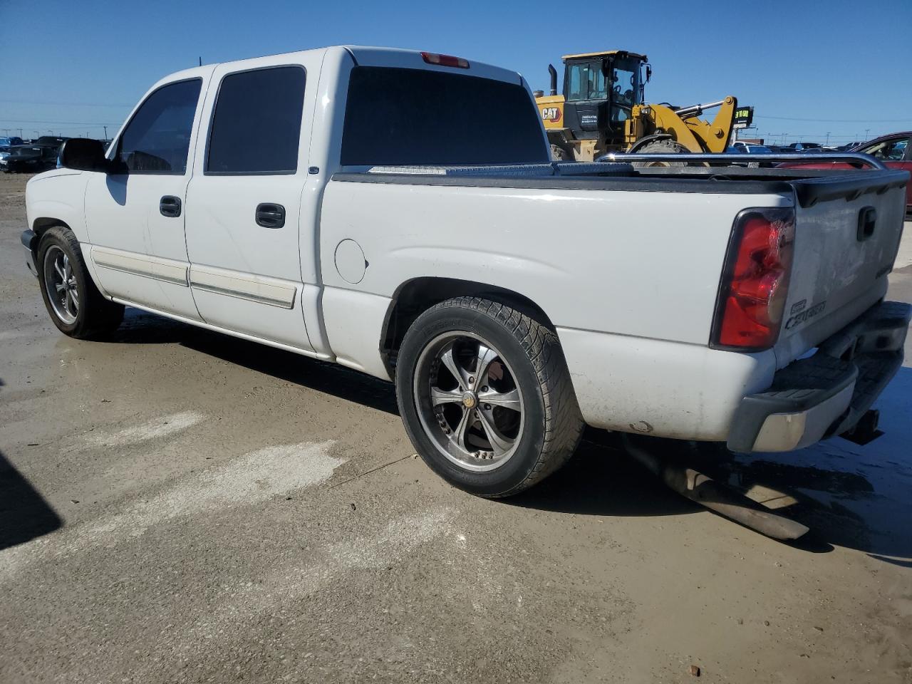 2005 Chevrolet Silverado VIN 2GCEC13T751389787 Copart auction photo, minor dent/scratches damage thumbnail 2