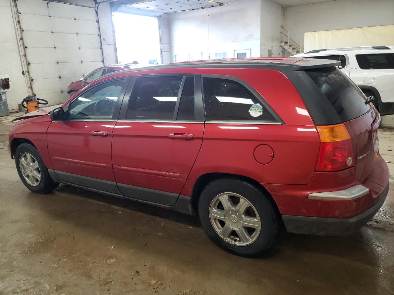2004 Chrysler Pacifica VIN 2C8GF68494R619567 Copart auction photo, front end / minor dent/scratches damage thumbnail 2