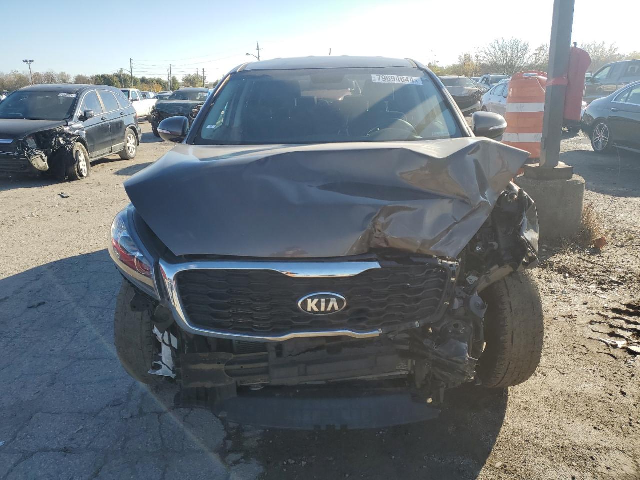 2019 KIA Sorento VIN 5XYPG4A37KG563943 Copart auction photo, front end / minor dent/scratches damage thumbnail 5