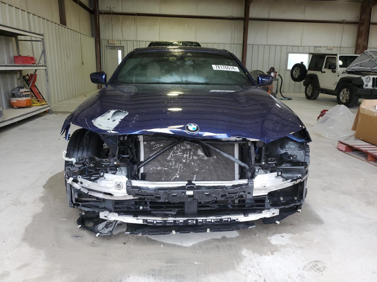 2018 BMW 5er VIN WBAJE7C54JG892197 Copart auction photo, front end / minor dent/scratches damage thumbnail 5