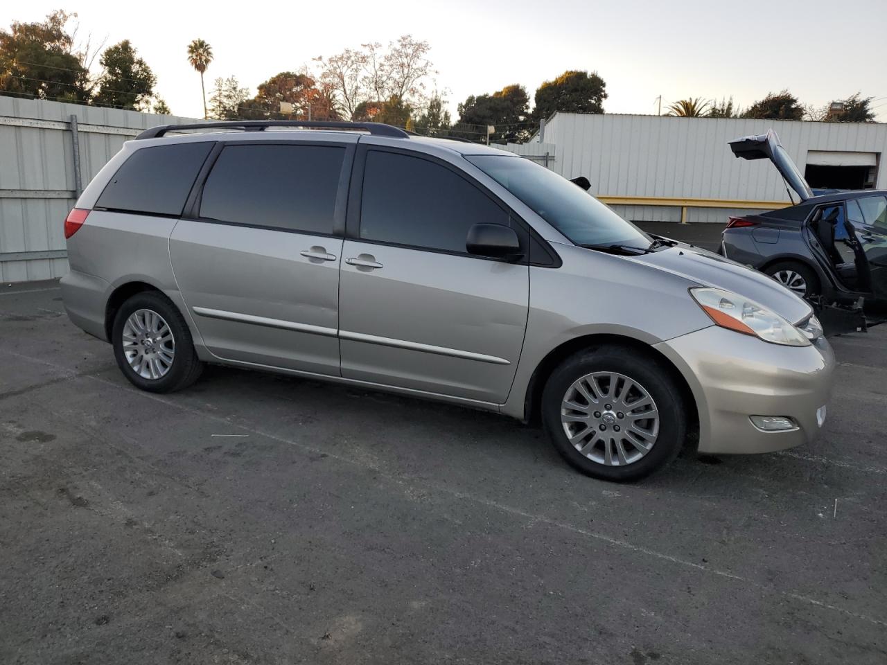 2007 Toyota Sienna VIN 5TDZK22C87S041908 Copart auction photo, mechanical / minor dent/scratches damage thumbnail 4