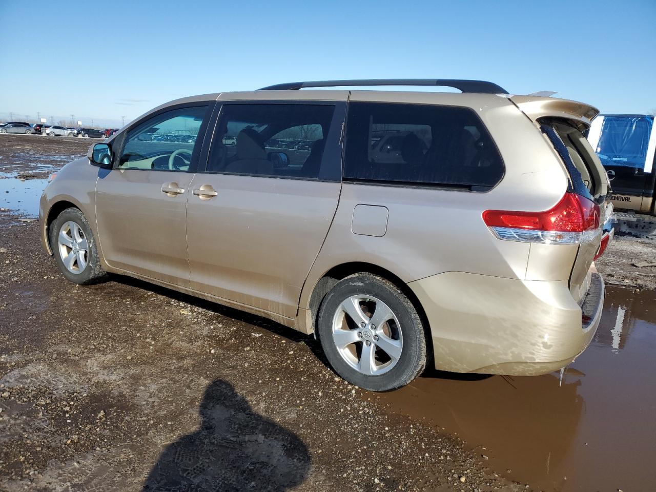 2013 Toyota Sienna VIN 5TDKK3DC3DS347947 Copart auction photo, rear end / front end damage thumbnail 2