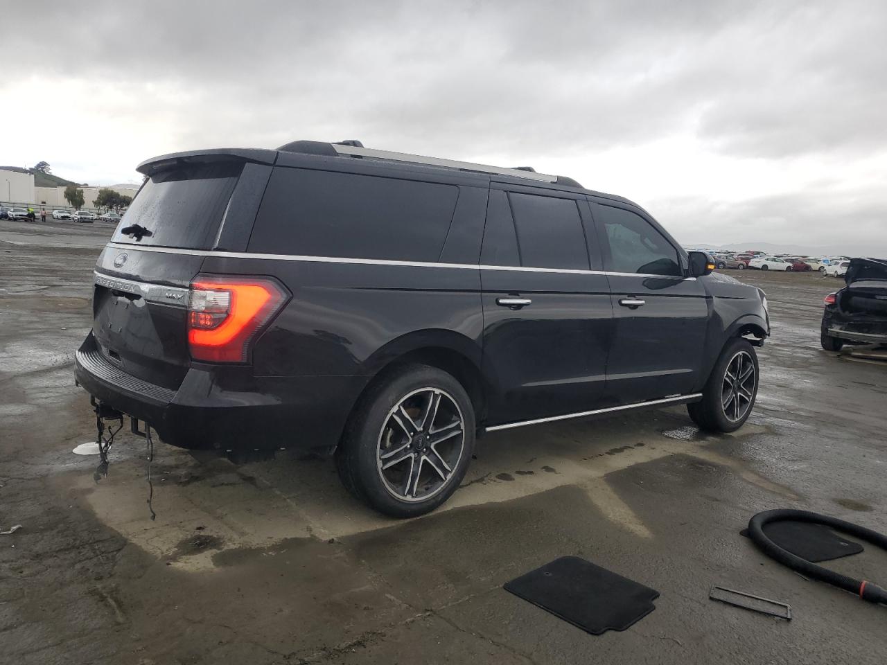 2020 Ford Expedition VIN 1FMJK2AT5LEA29211 Copart auction photo, all over damage thumbnail 3