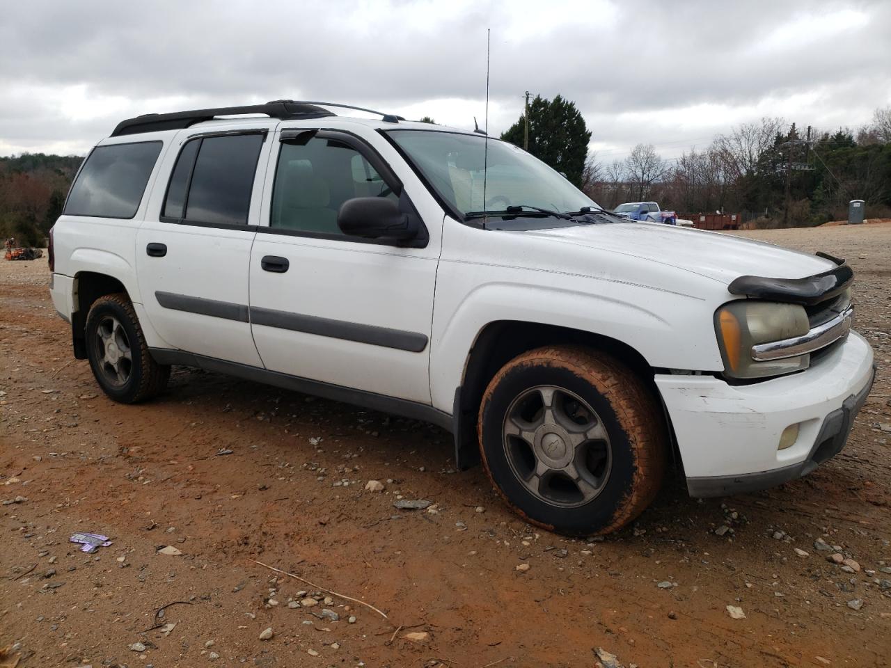 2005 Chevrolet TrailBlazer VIN 1GNES16S656141472 Copart auction photo, vandalism damage thumbnail 4