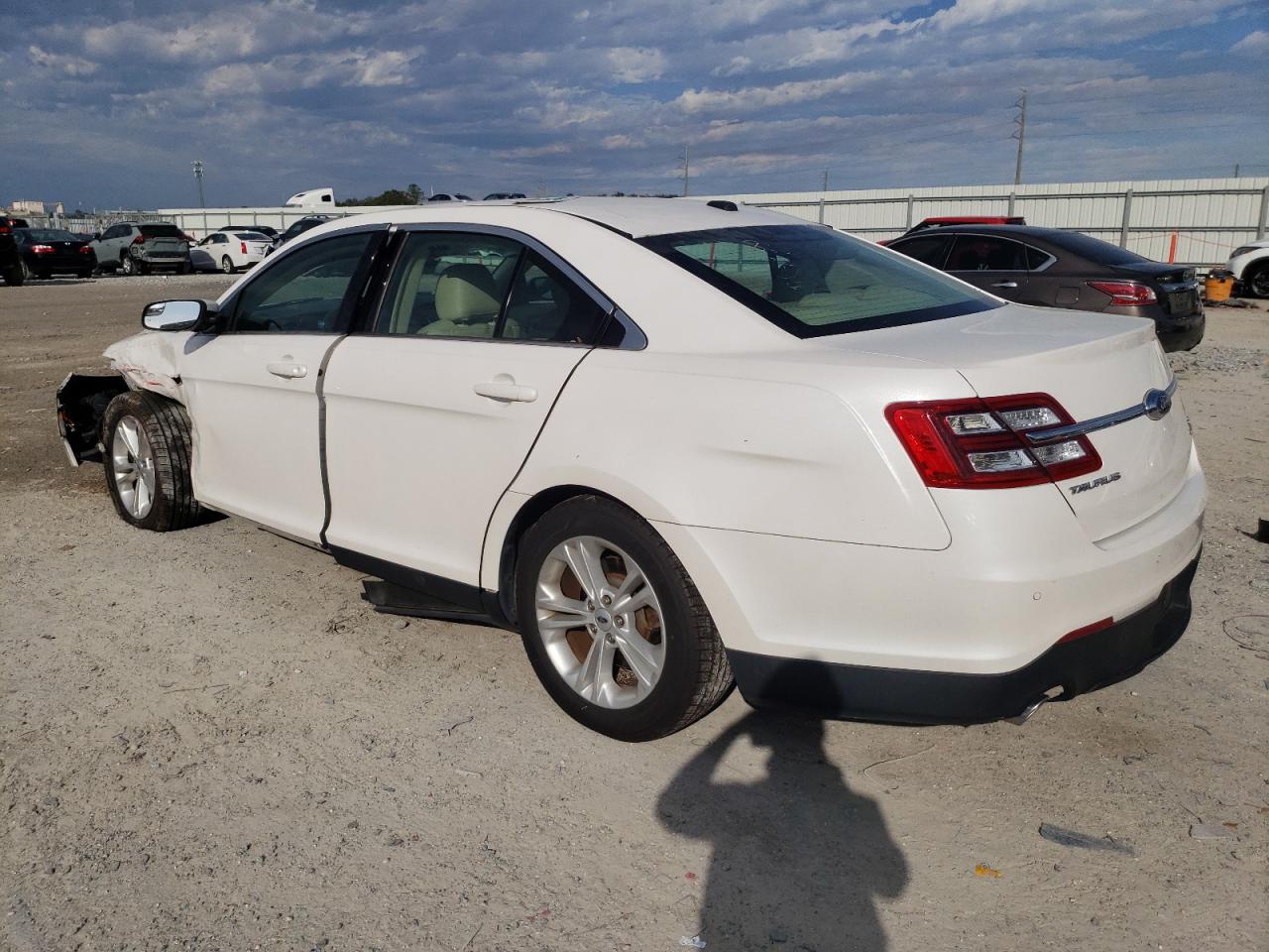 2016 Ford Taurus VIN 1FAHP2E85GG148094 Copart auction photo, front end / side damage thumbnail 2