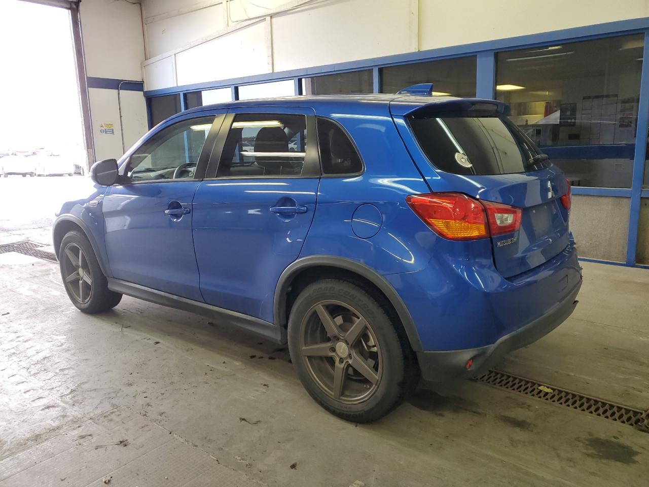 2017 Mitsubishi Outlander VIN JA4AR3AU0HZ008775 Copart auction photo, rear end / side damage thumbnail 2