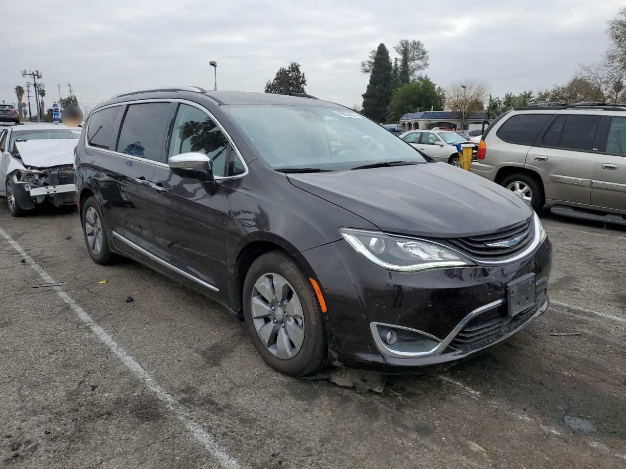 2018 Chrysler Pacifica VIN 2C4RC1N73JR213428 Copart auction photo, normal wear / minor dent/scratches damage thumbnail 4