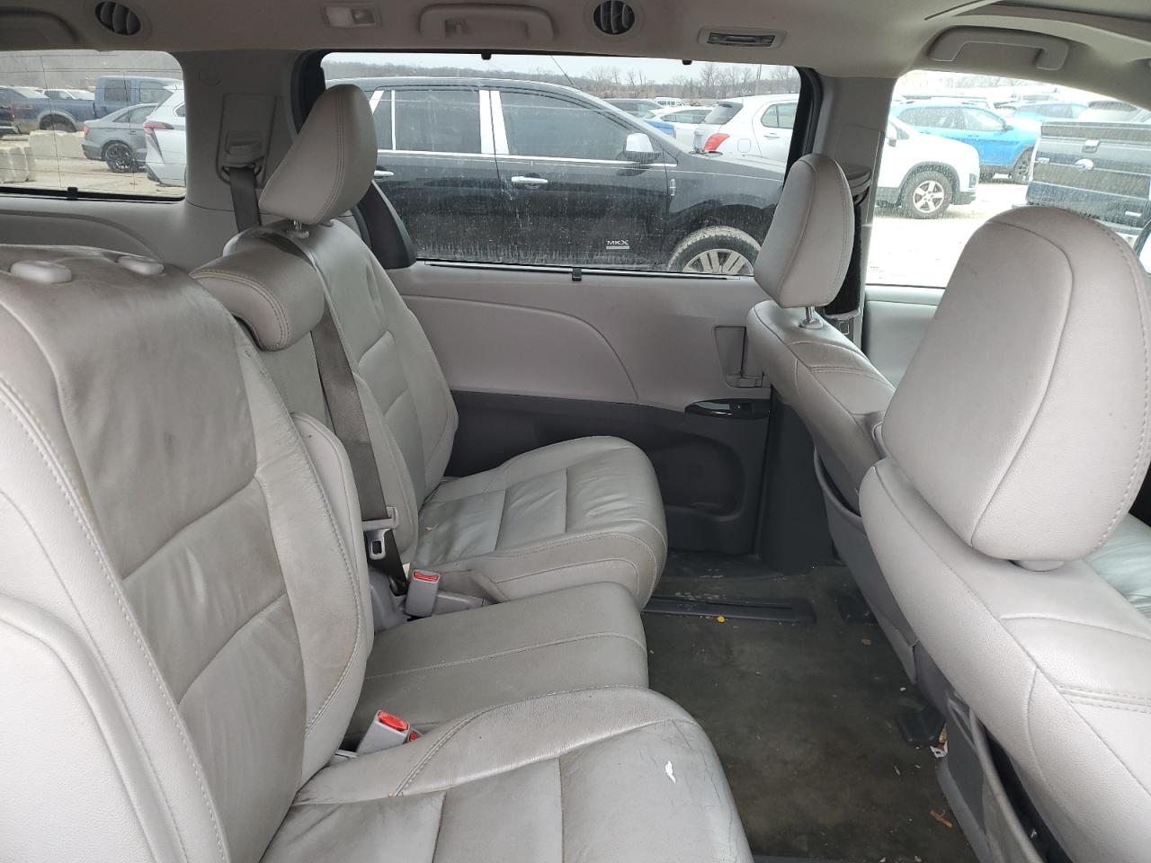 2017 Toyota Sienna VIN 5TDYZ3DC0HS811451 Copart auction photo, side / front end damage thumbnail 11