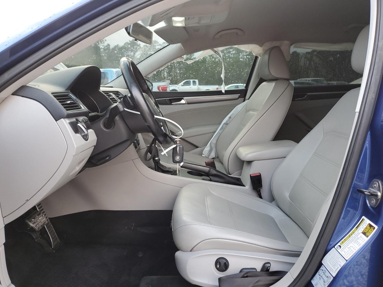 2017 Volkswagen Passat VIN 1VWDT7A3XHC052723 Copart auction photo, side / minor dent/scratches damage thumbnail 7