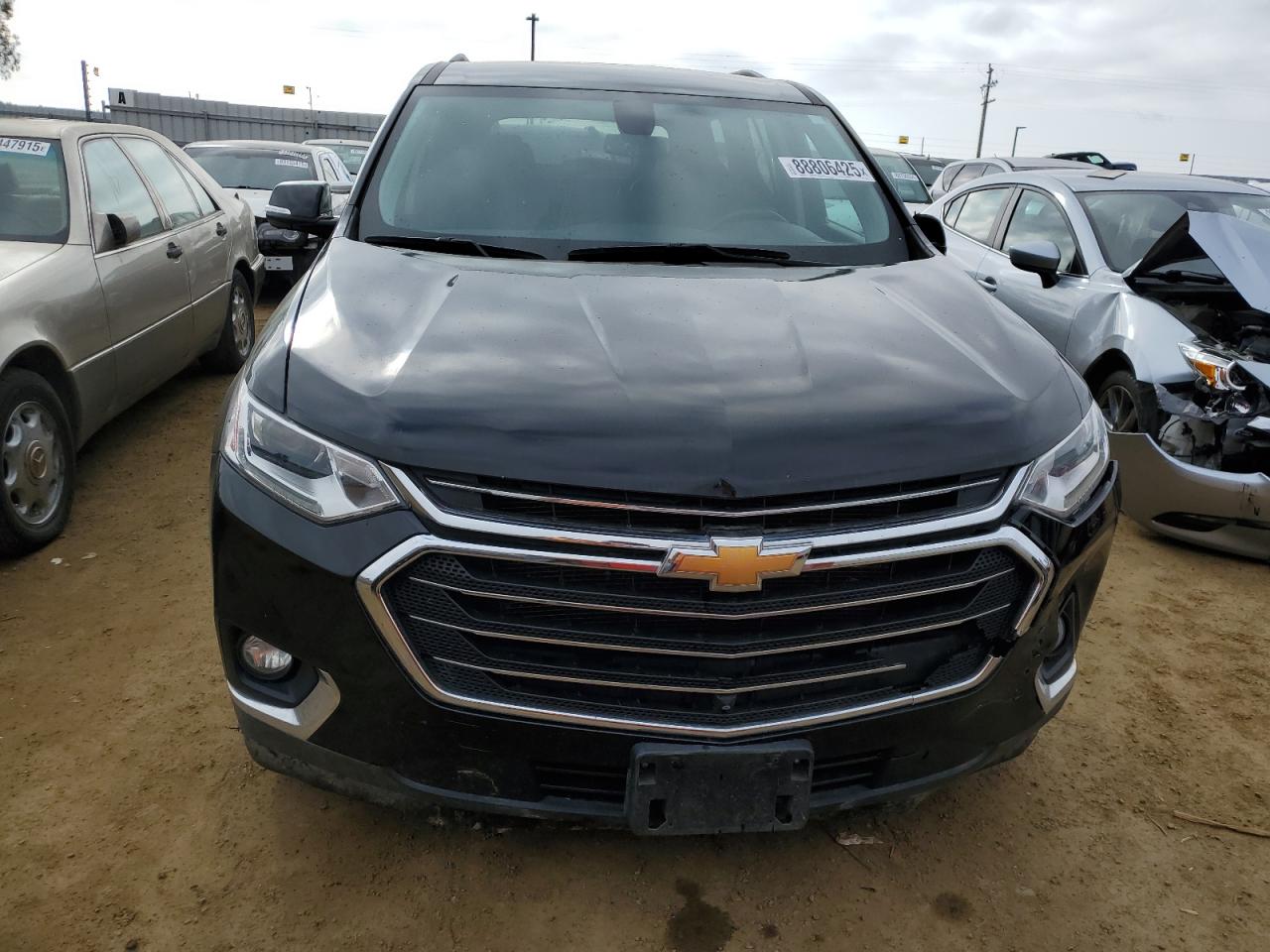 2020 Chevrolet Traverse VIN 1GNEVHKW9LJ134163 Copart auction photo, side / front end damage thumbnail 5