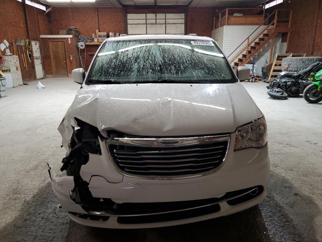 2016 Chrysler Town & Country VIN 2C4RC1BG4GR212642 Copart auction photo, front end damage thumbnail 5
