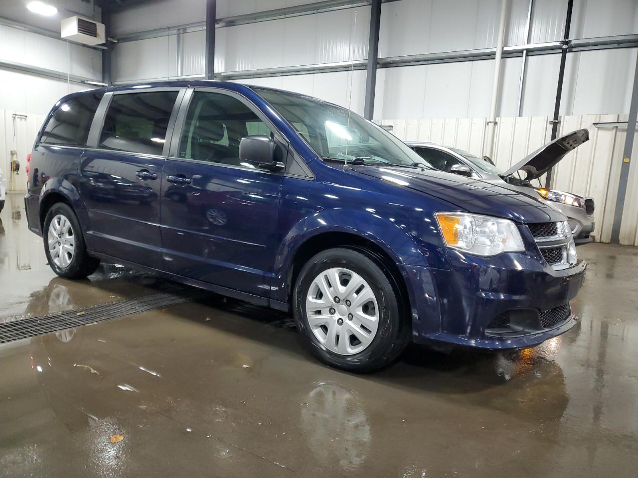 2014 Dodge Caravan VIN 2C4RDGBG8ER355719 Copart auction photo, front end / side damage thumbnail 4