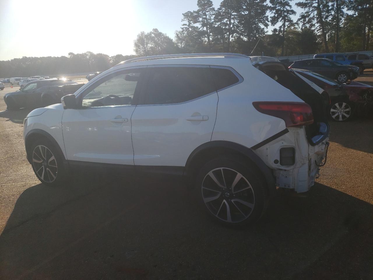 2017 Nissan Rogue VIN JN1BJ1CP0HW010950 Copart auction photo, rear end / minor dent/scratches damage thumbnail 2