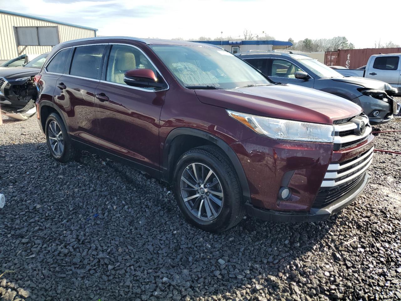 2019 Toyota Highlander VIN 5TDKZRFH8KS302989 Copart auction photo, front end damage thumbnail 4