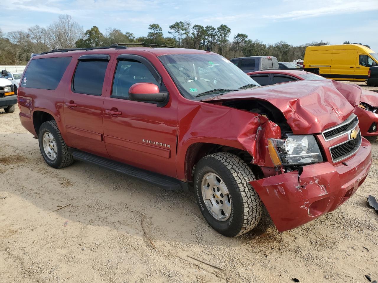2013 Chevrolet Suburban VIN 1GNSKJE76DR336422 Copart auction photo, front end / minor dent/scratches damage thumbnail 4