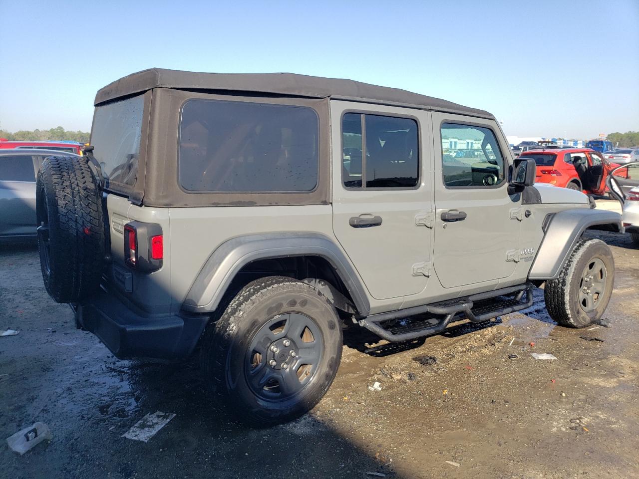 2018 Jeep Wrangler VIN 1C4HJXDG2JW261306 Copart auction photo, front end damage thumbnail 3