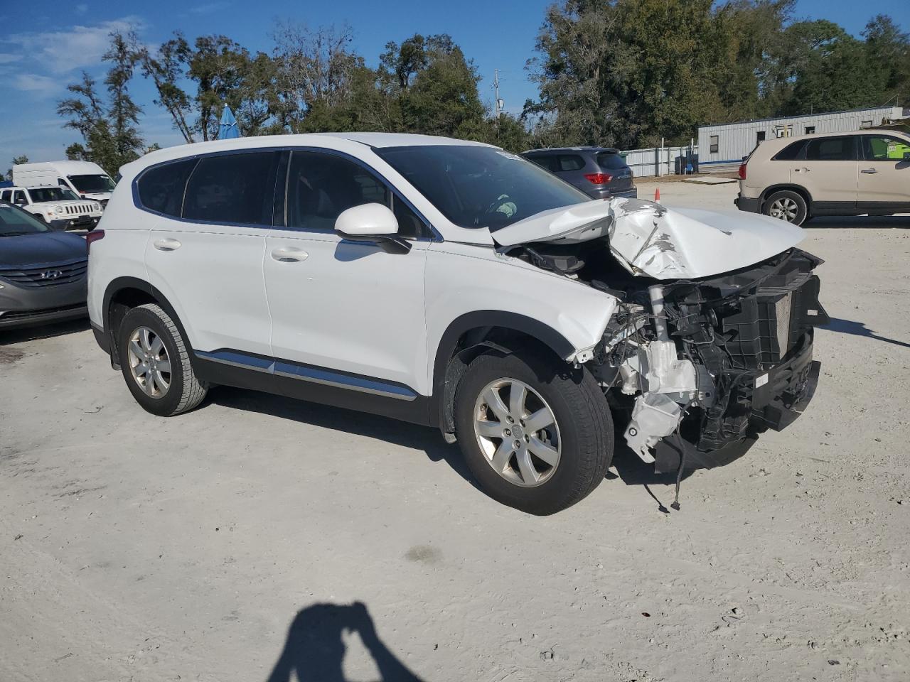 2020 Hyundai Santa Fe VIN 5NMS23AD0LH252521 Copart auction photo, frame damage / front end damage thumbnail 4
