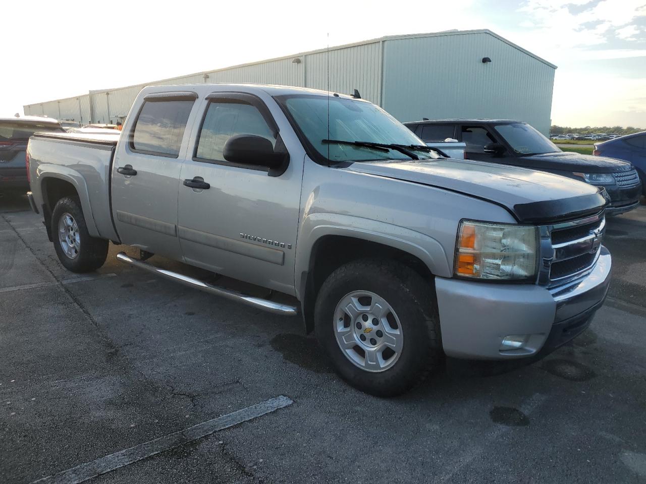 2007 Chevrolet Silverado VIN 2GCEK133971718110 Copart auction photo, water/flood damage thumbnail 4