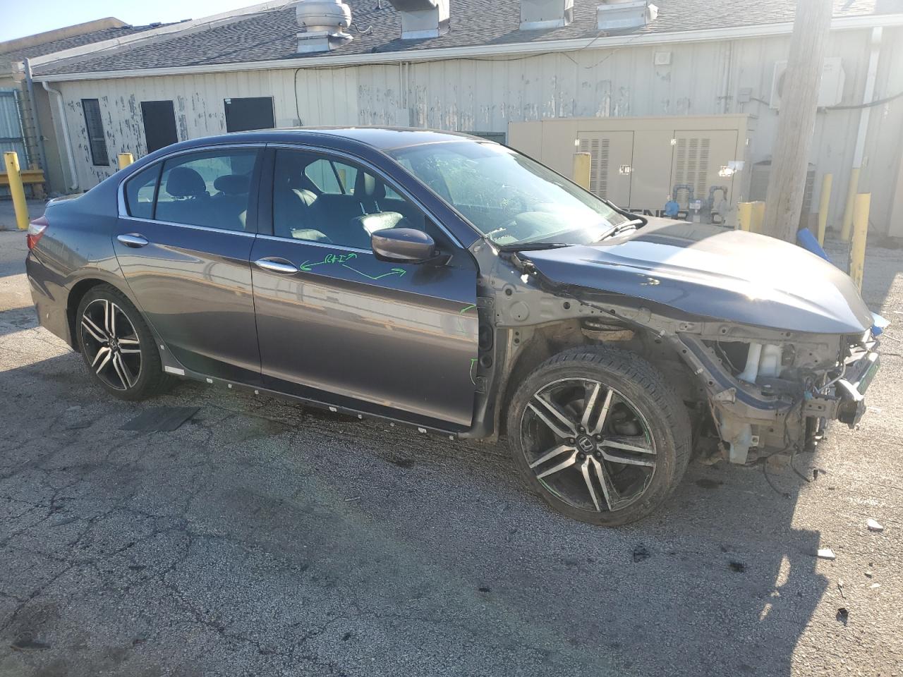 2017 Honda Accord VIN 1HGCR2F10HA069096 Copart auction photo, front end / minor dent/scratches damage thumbnail 4