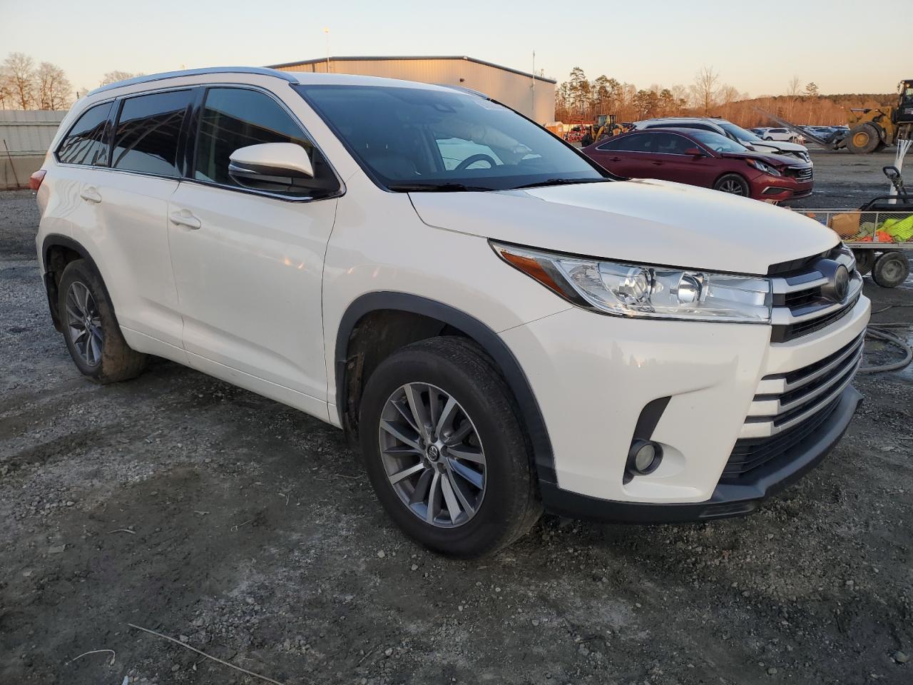 2017 Toyota Highlander VIN 5TDJZRFH4HS480855 Copart auction photo, side / rear end damage thumbnail 4