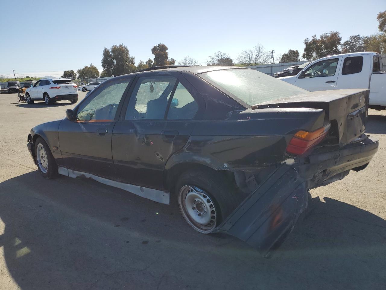 1995 BMW 3er VIN WBACB3320SFE20623 Copart auction photo, rear end / front end damage thumbnail 2