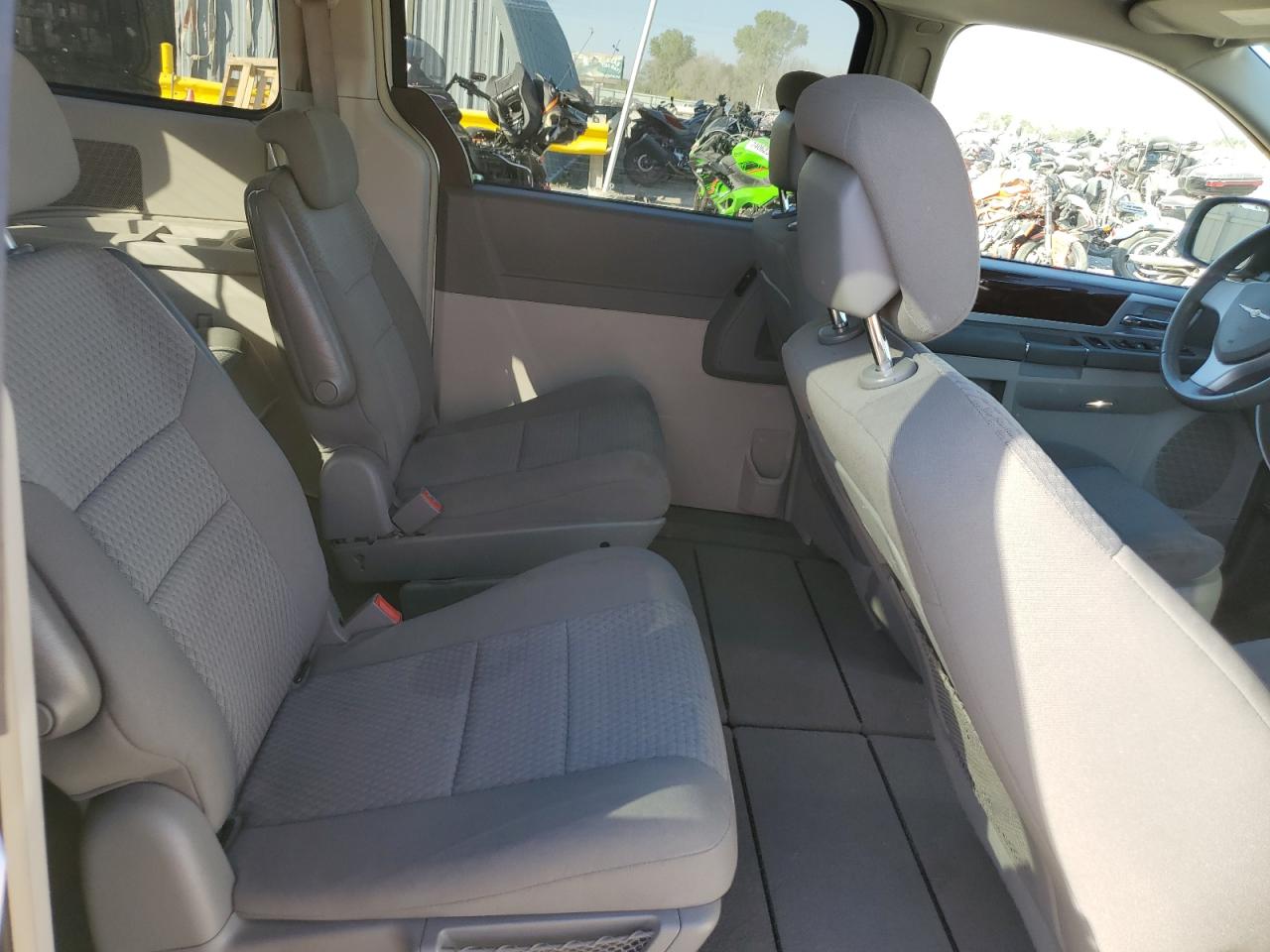 2010 Chrysler Town & Country VIN 2A4RR5D11AR450755 Copart auction photo, rear end damage thumbnail 11