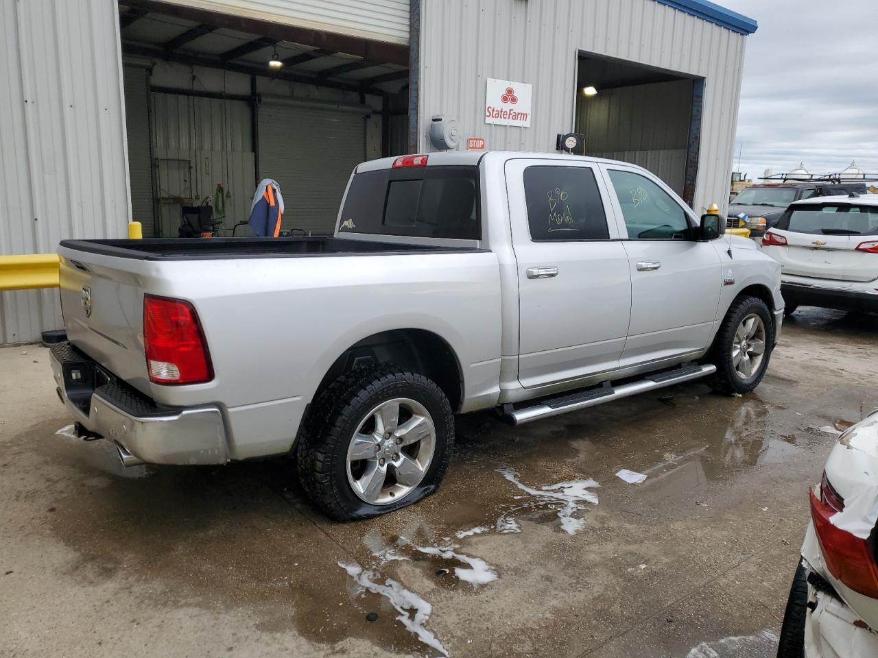 2017 RAM 1500 VIN 3C6RR7LT1HG506558 Copart auction photo, vandalism damage thumbnail 3