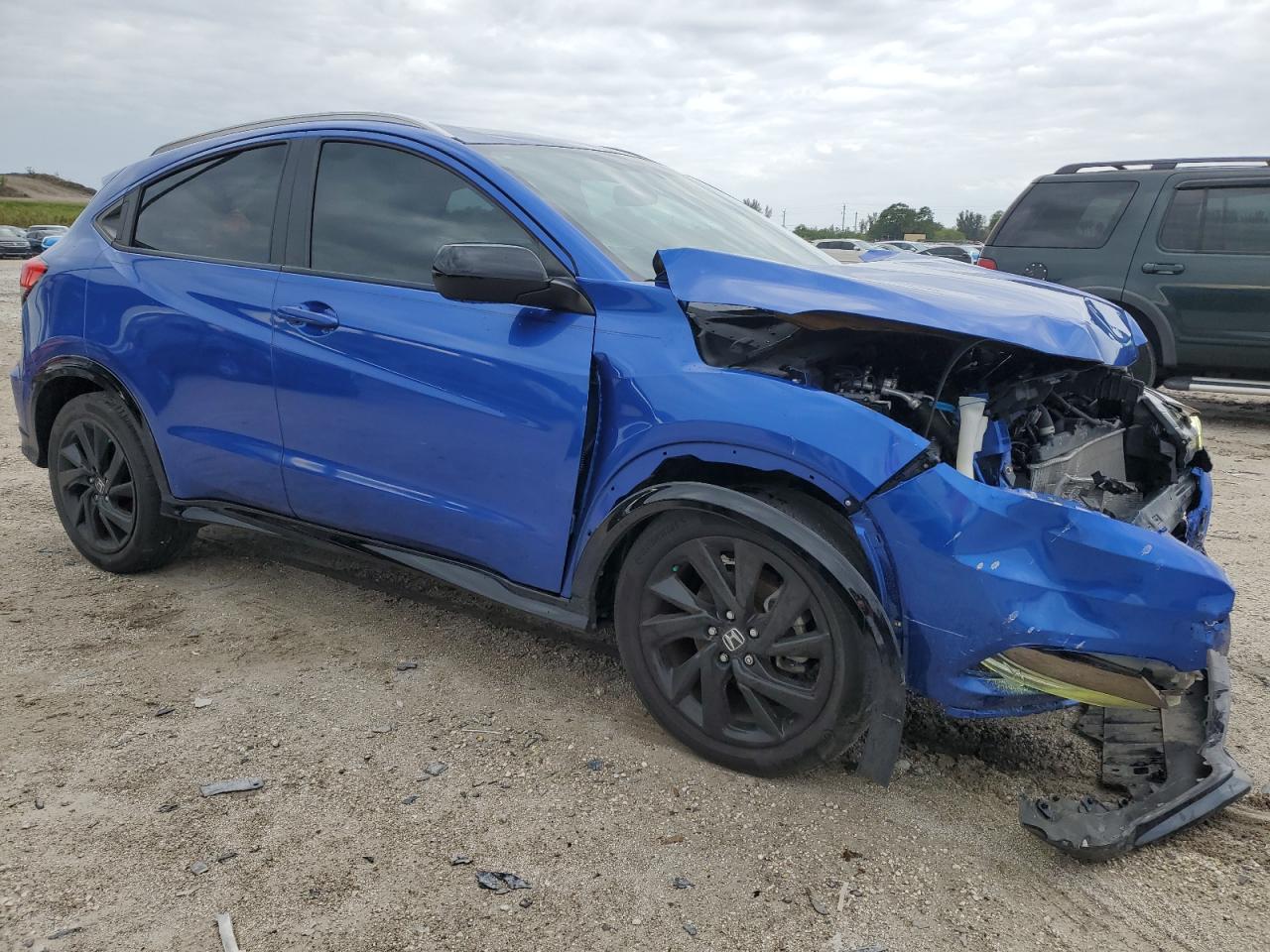 2021 Honda HR-V VIN 3CZRU5H16MM721328 Copart auction photo, front end / minor dent/scratches damage thumbnail 4