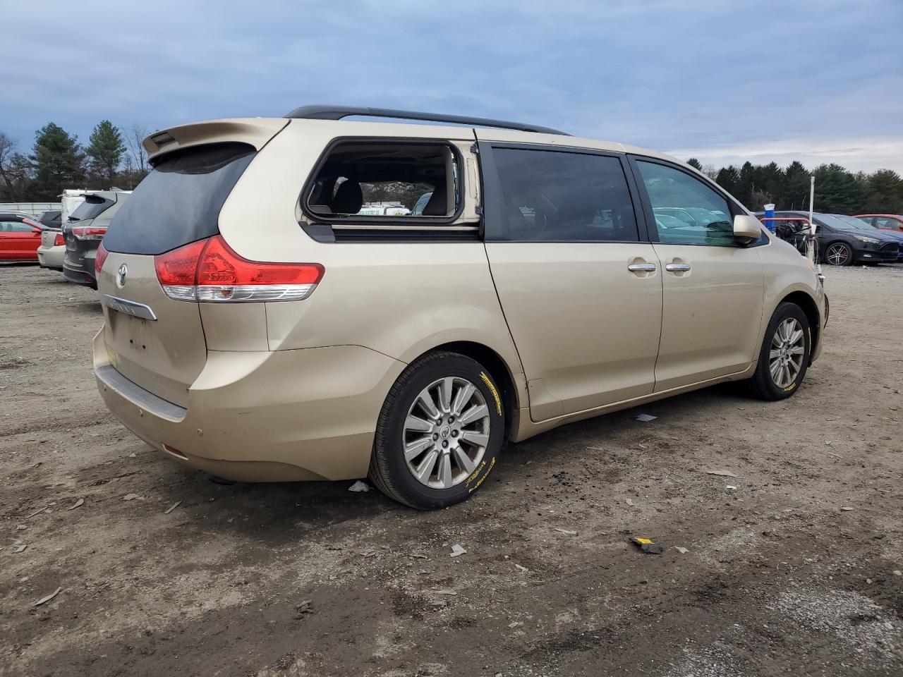 2011 Toyota Sienna VIN 5TDDK3DC2BS005654 Copart auction photo, side / minor dent/scratches damage thumbnail 3