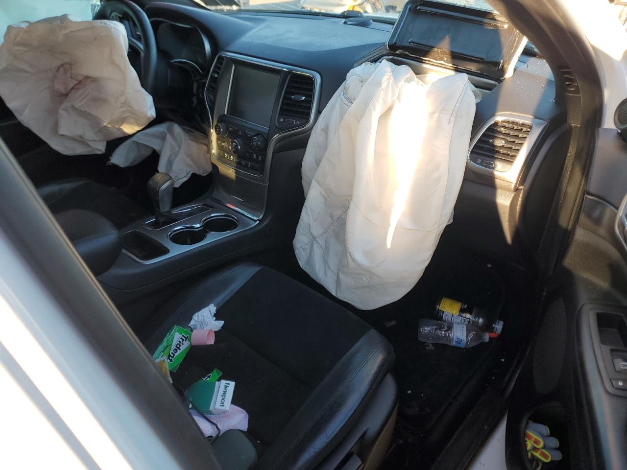 2017 Jeep Grand Cherokee VIN 1C4RJFAG2HC781505 Copart auction photo, side / front end damage thumbnail 8