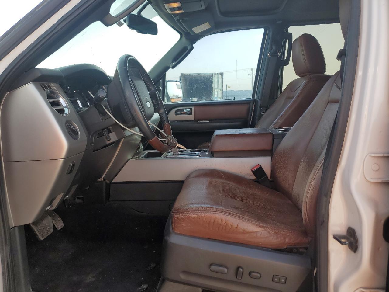2012 Ford Expedition VIN 1FMJU1H51CEF04932 Copart auction photo, rear end / minor dent/scratches damage thumbnail 7